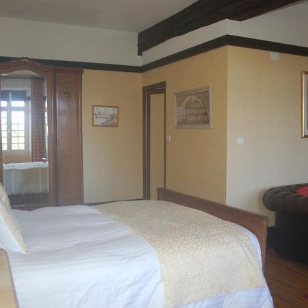 Le Logis Des Quatre Puits Bed & Breakfast Neuvicq-Montguyon Bagian luar foto