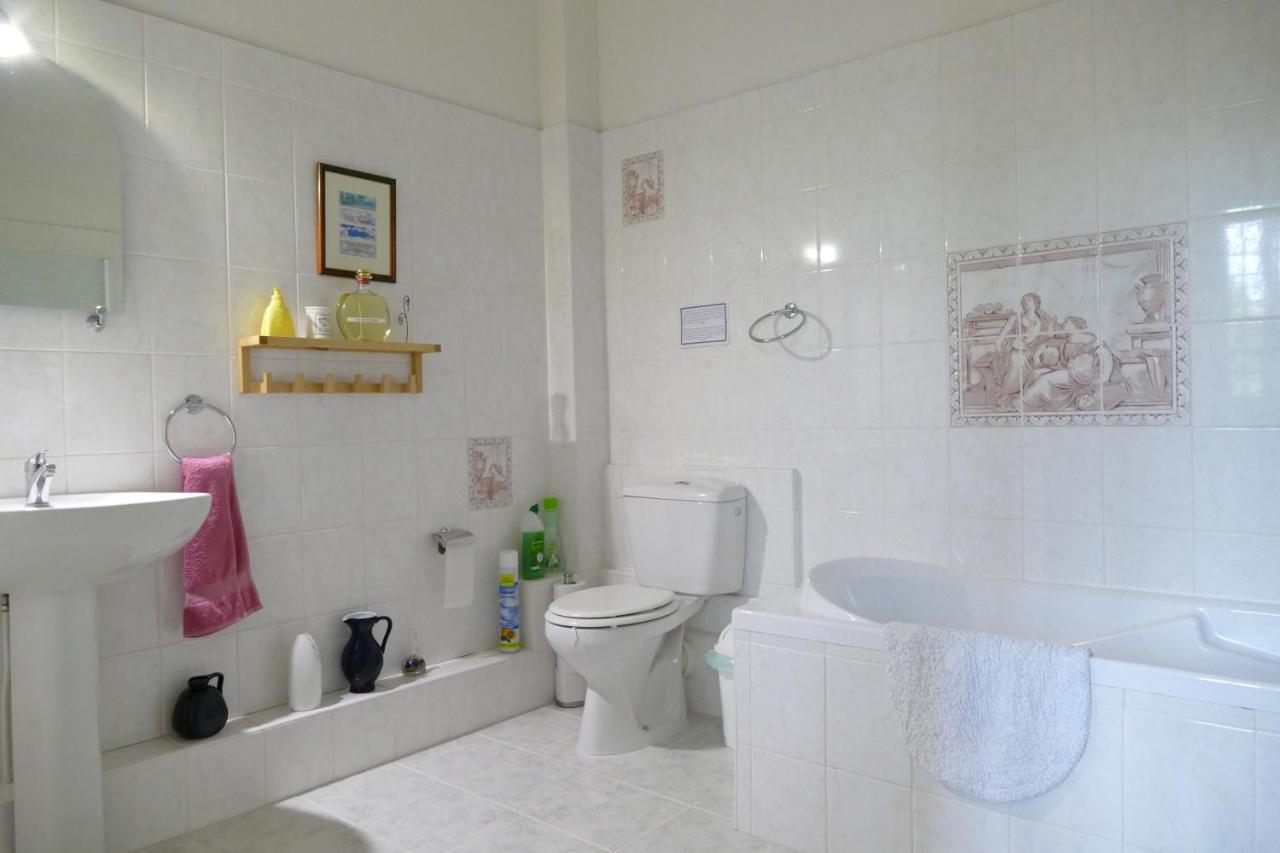 Le Logis Des Quatre Puits Bed & Breakfast Neuvicq-Montguyon Bagian luar foto
