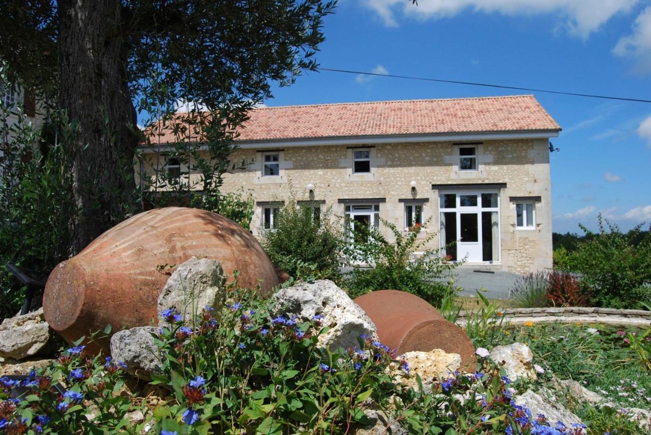 Le Logis Des Quatre Puits Bed & Breakfast Neuvicq-Montguyon Bagian luar foto