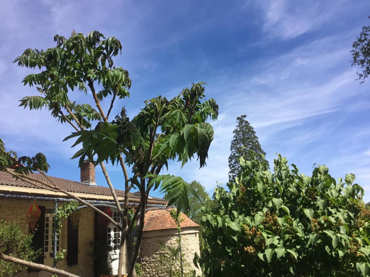 Le Logis Des Quatre Puits Bed & Breakfast Neuvicq-Montguyon Bagian luar foto
