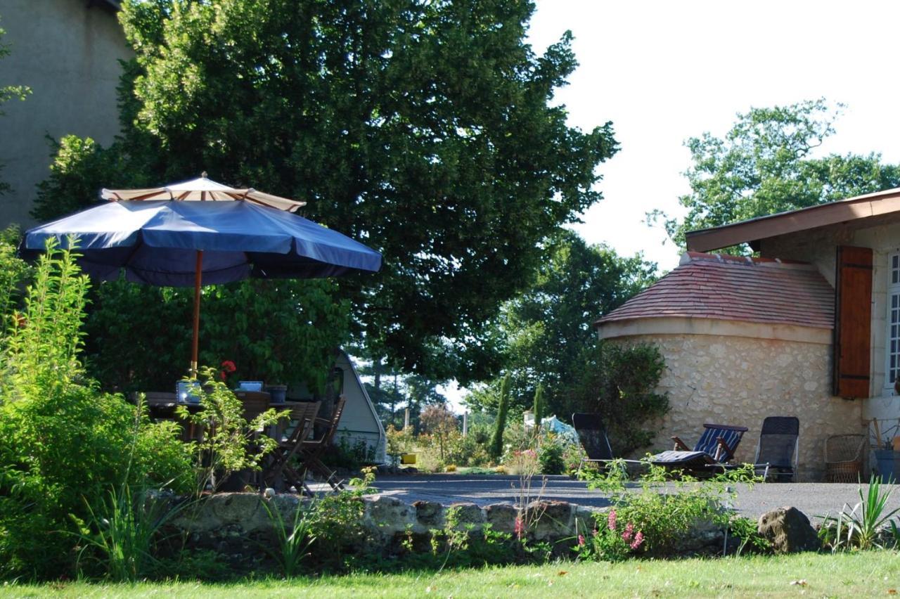 Le Logis Des Quatre Puits Bed & Breakfast Neuvicq-Montguyon Bagian luar foto