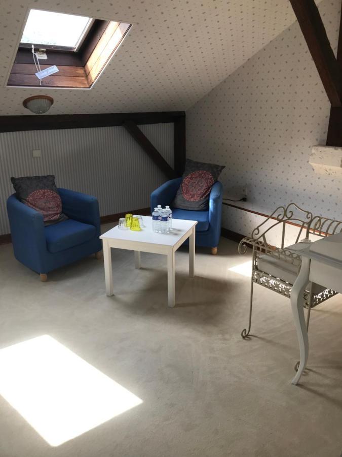 Le Logis Des Quatre Puits Bed & Breakfast Neuvicq-Montguyon Bagian luar foto