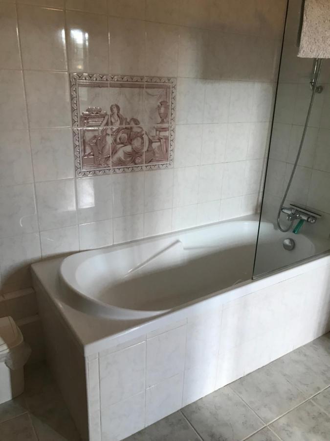 Le Logis Des Quatre Puits Bed & Breakfast Neuvicq-Montguyon Bagian luar foto