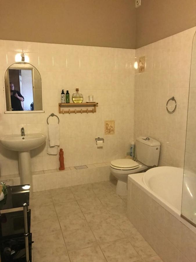 Le Logis Des Quatre Puits Bed & Breakfast Neuvicq-Montguyon Bagian luar foto