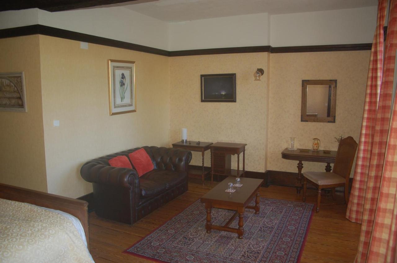 Le Logis Des Quatre Puits Bed & Breakfast Neuvicq-Montguyon Bagian luar foto