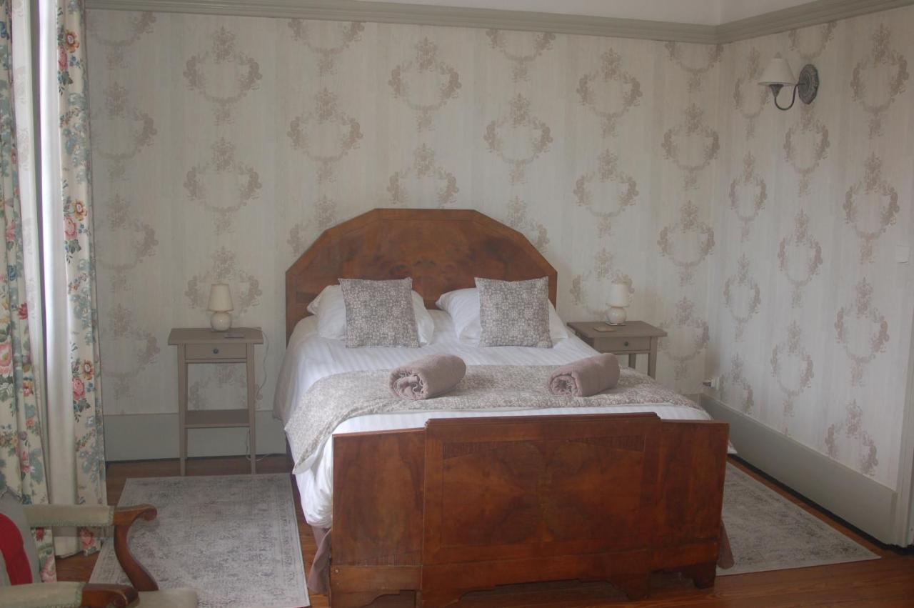 Le Logis Des Quatre Puits Bed & Breakfast Neuvicq-Montguyon Bagian luar foto