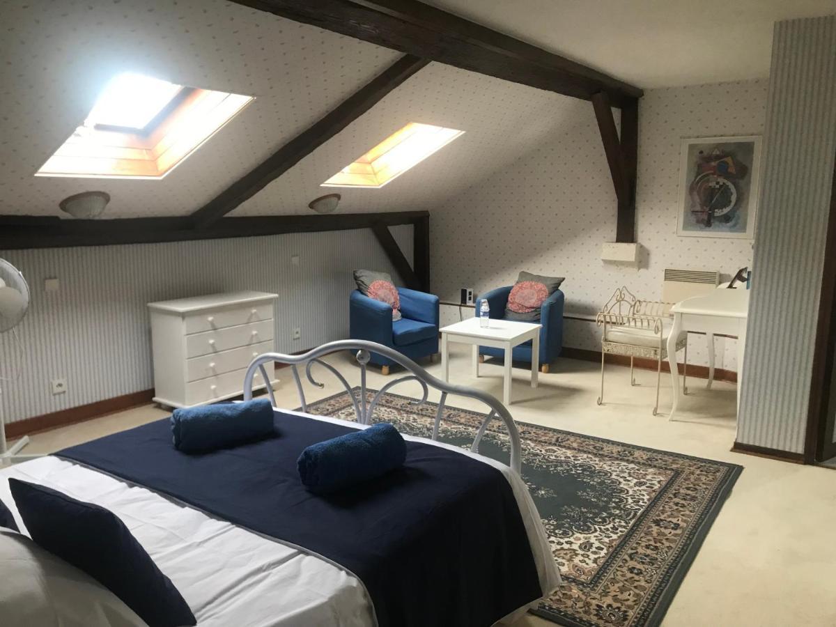 Le Logis Des Quatre Puits Bed & Breakfast Neuvicq-Montguyon Bagian luar foto