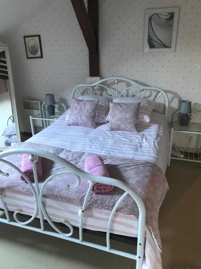 Le Logis Des Quatre Puits Bed & Breakfast Neuvicq-Montguyon Bagian luar foto
