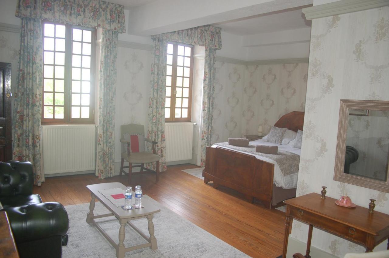 Le Logis Des Quatre Puits Bed & Breakfast Neuvicq-Montguyon Bagian luar foto