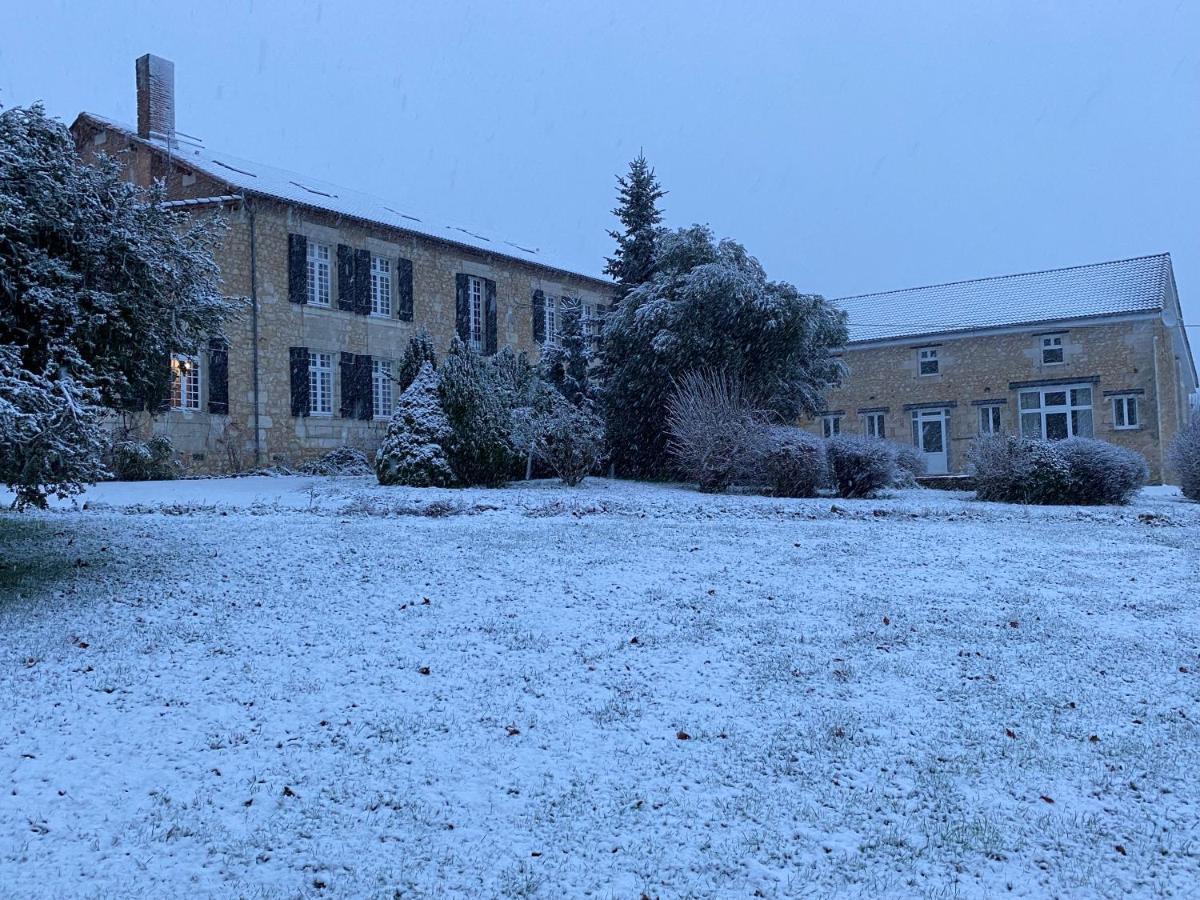 Le Logis Des Quatre Puits Bed & Breakfast Neuvicq-Montguyon Bagian luar foto
