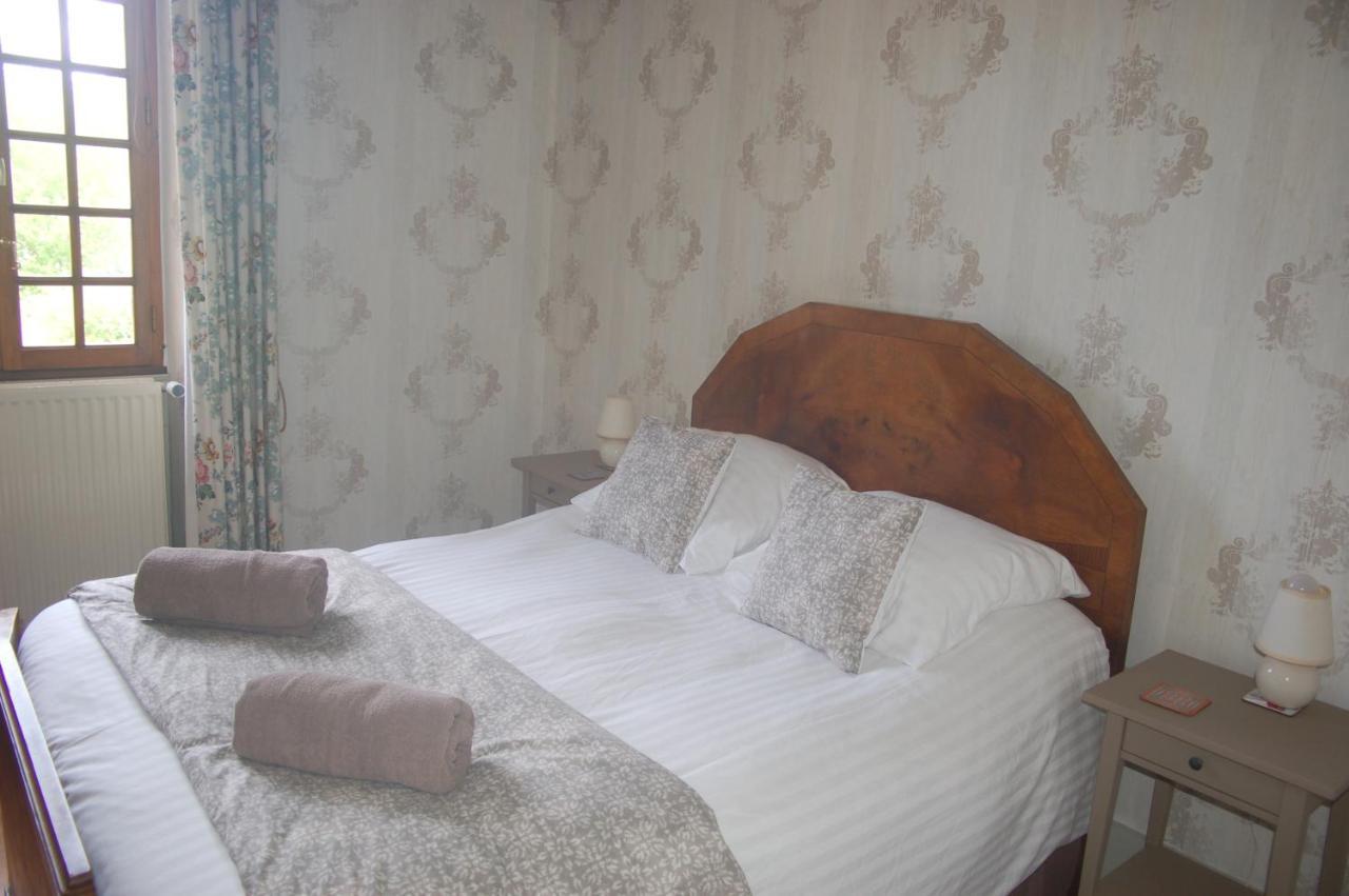 Le Logis Des Quatre Puits Bed & Breakfast Neuvicq-Montguyon Bagian luar foto